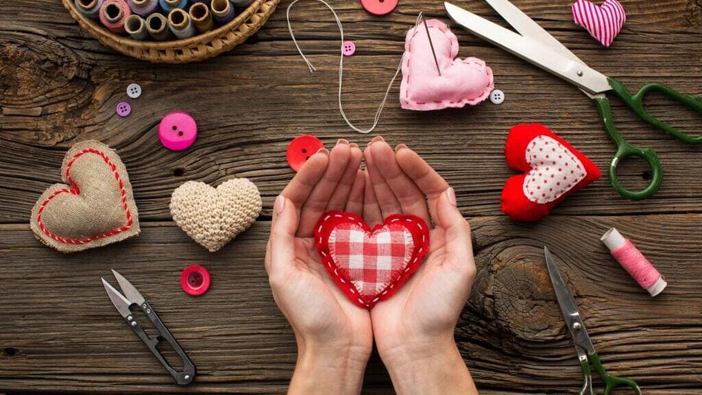 что подарить близким